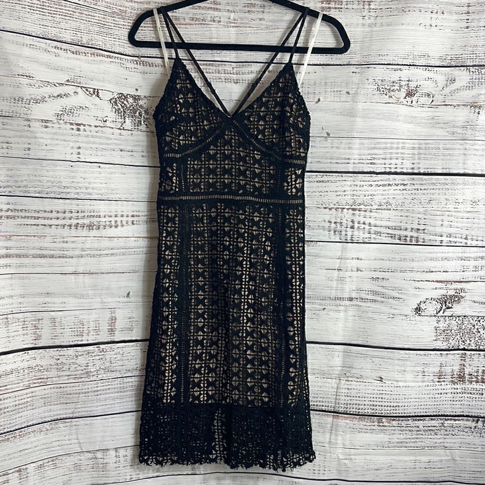 J.O.A Los Angeles Dress Womens Medium bodycon V neck Crochet lace Midi Black NWT